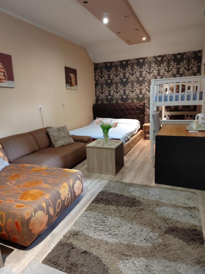 Guest House Maja Novi Sad Bagian luar foto