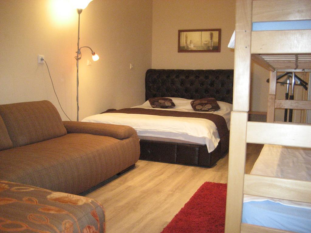 Guest House Maja Novi Sad Bagian luar foto