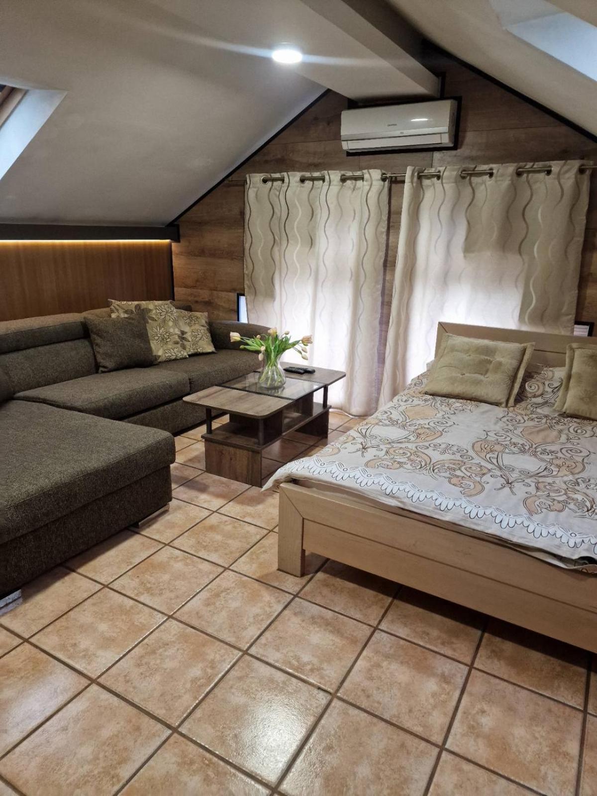 Guest House Maja Novi Sad Bagian luar foto