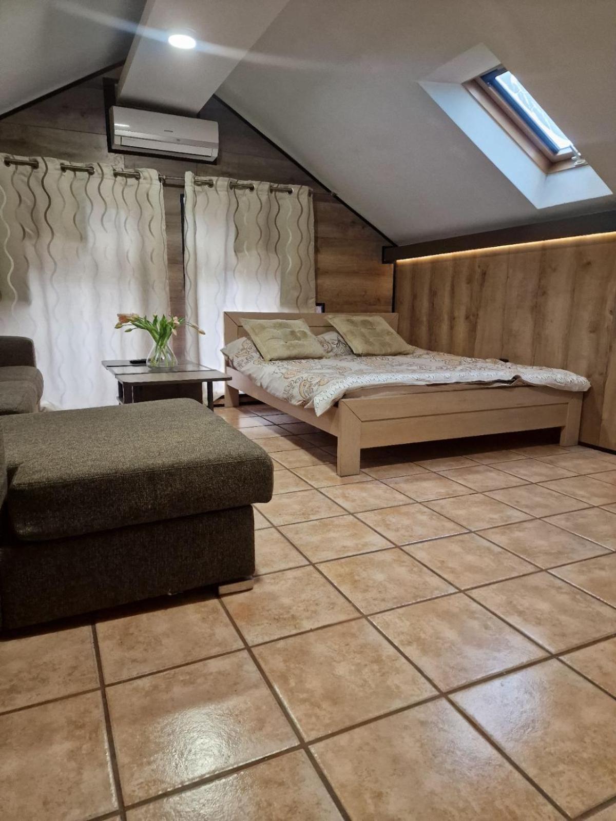 Guest House Maja Novi Sad Bagian luar foto