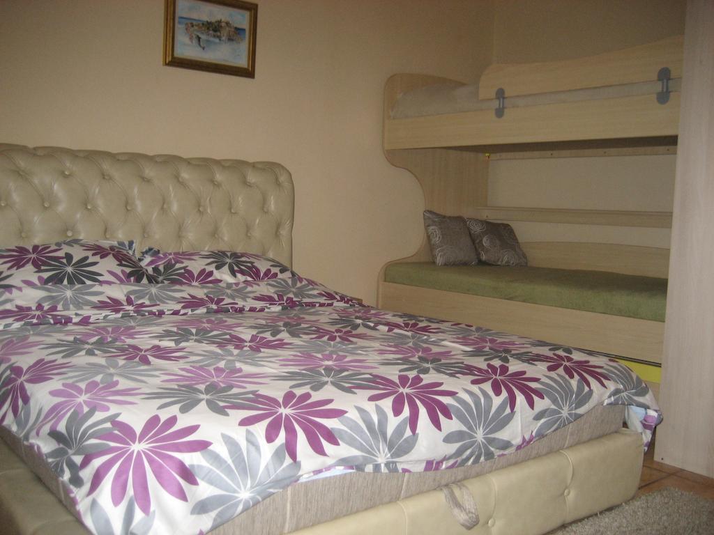Guest House Maja Novi Sad Bagian luar foto
