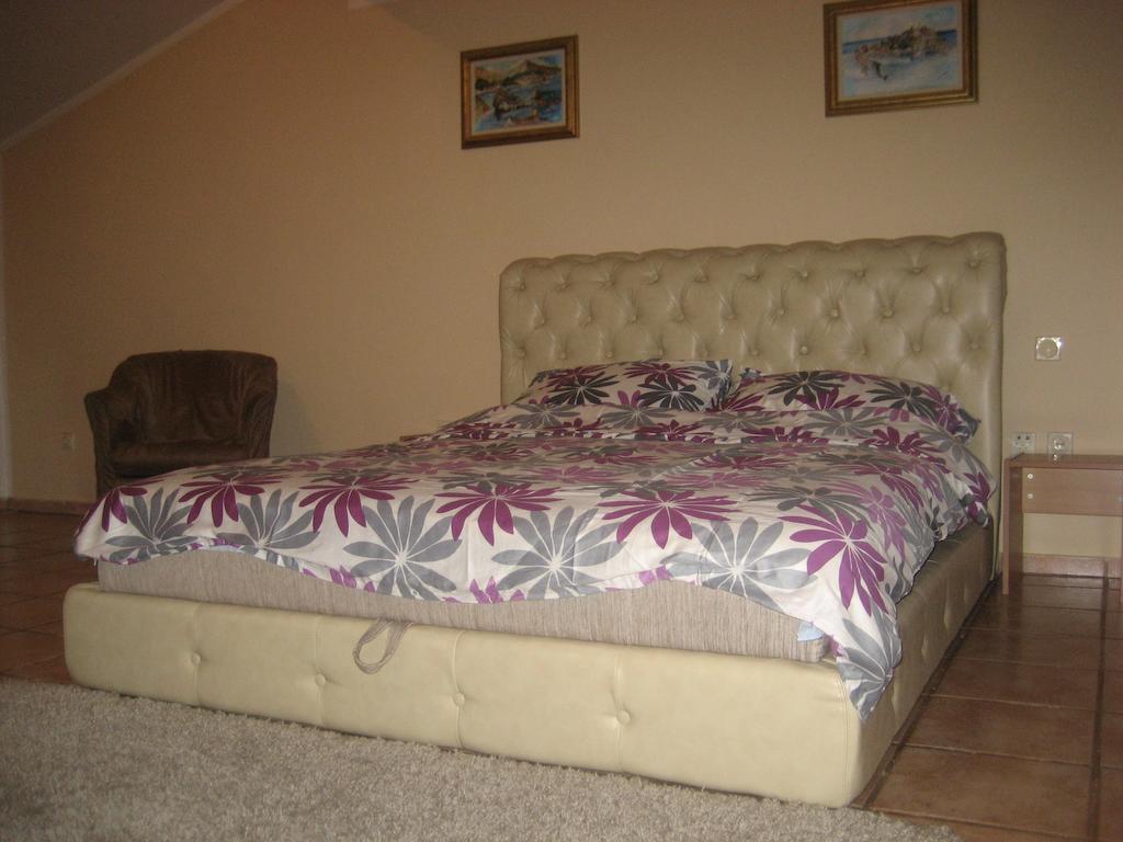 Guest House Maja Novi Sad Bagian luar foto
