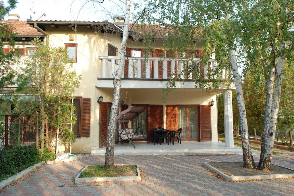 Guest House Maja Novi Sad Bagian luar foto