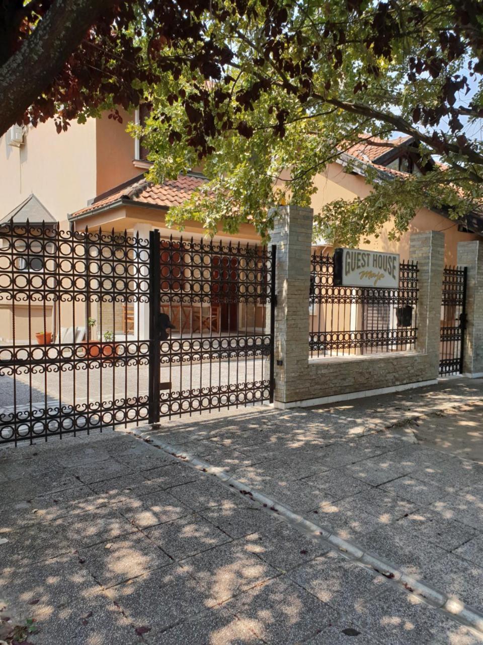 Guest House Maja Novi Sad Bagian luar foto